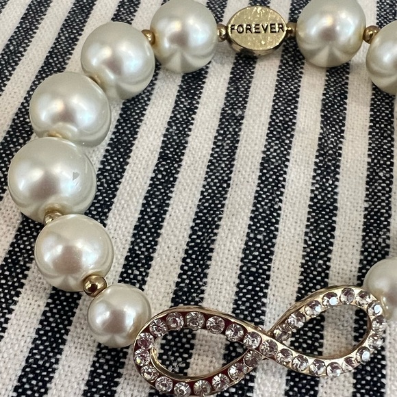 Francesca’s Infinity Gold Tone Faux Pearl Bracelet- stretchy - Picture 2 of 2
